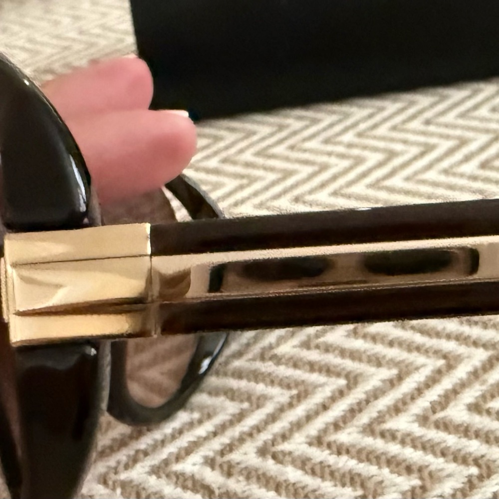 Fendi Elegant Brown Sunglasses for Women - Picture 5 of 5